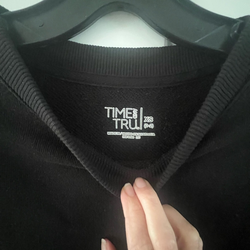 Time and Tru Women’s Crewneck Black Sweater - Picture 2 of 4